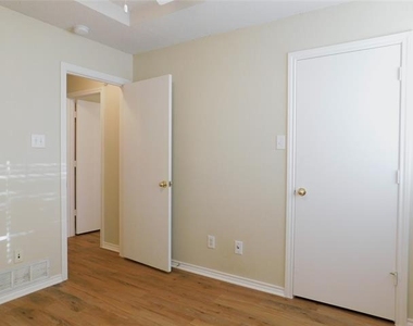 3109 N Bell Avenue - Photo Thumbnail 20