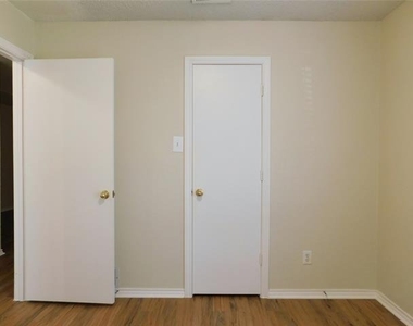 3109 N Bell Avenue - Photo Thumbnail 18