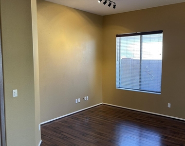 871 W Cherrywood Drive - Photo Thumbnail 4