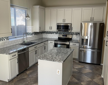 871 W Cherrywood Drive - Photo Thumbnail 10