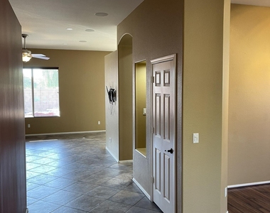 871 W Cherrywood Drive - Photo Thumbnail 3