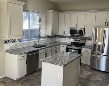 871 W Cherrywood Drive - Photo Thumbnail 11