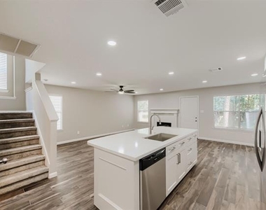 11 Wineberry Place - Photo Thumbnail 7