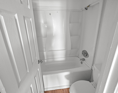 3801 N 23rd Drive - Photo Thumbnail 4