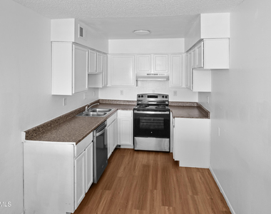 3801 N 23rd Drive - Photo Thumbnail 9