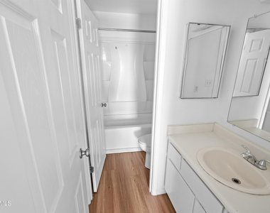 3801 N 23rd Drive - Photo Thumbnail 5