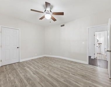 1025 Burchbury Trail - Photo Thumbnail 17