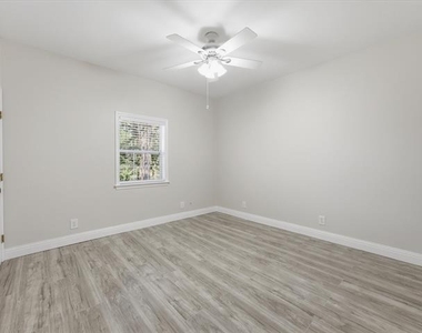 1025 Burchbury Trail - Photo Thumbnail 15
