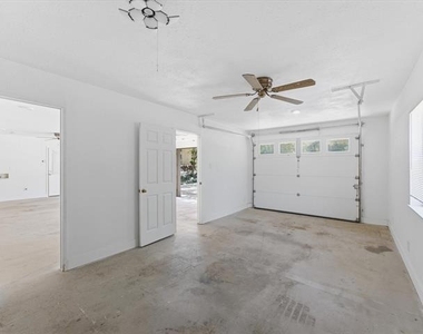 1025 Burchbury Trail - Photo Thumbnail 27