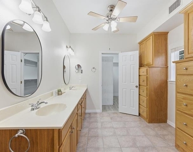 1025 Burchbury Trail - Photo Thumbnail 13