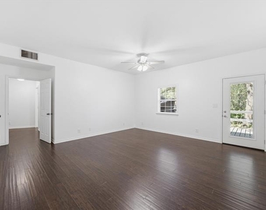 1025 Burchbury Trail - Photo Thumbnail 9