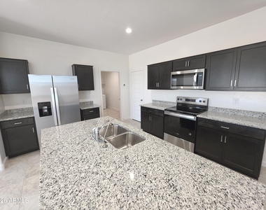 2844 W Shepperd Avenue - Photo Thumbnail 6