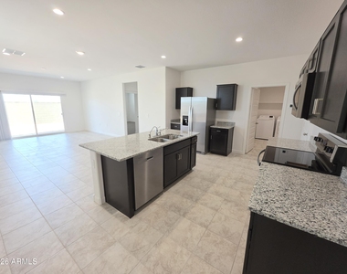 2844 W Shepperd Avenue - Photo Thumbnail 7