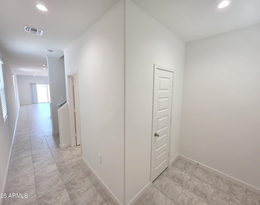 2844 W Shepperd Avenue - Photo Thumbnail 10