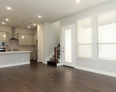 4127 Runway Mews - Photo Thumbnail 7