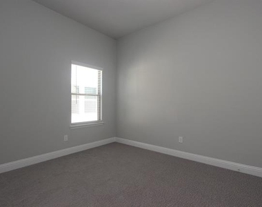 4127 Runway Mews - Photo Thumbnail 14