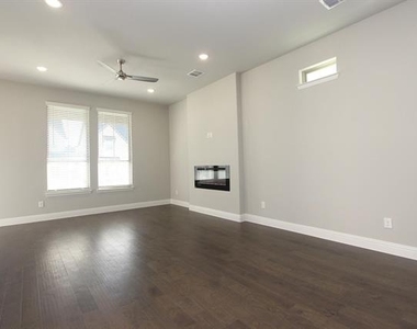 4127 Runway Mews - Photo Thumbnail 8
