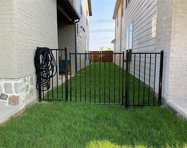 4127 Runway Mews - Photo Thumbnail 23
