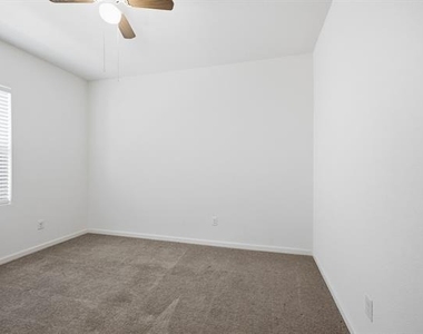 5325 Stone Meadow Lane - Photo Thumbnail 8