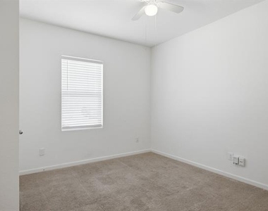 5325 Stone Meadow Lane - Photo Thumbnail 7
