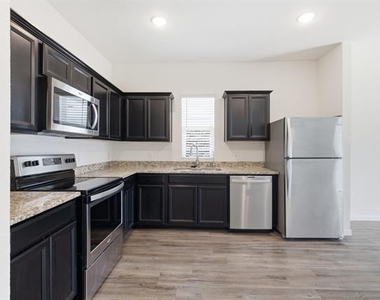 5325 Stone Meadow Lane - Photo Thumbnail 3