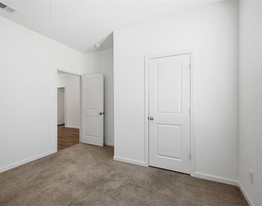 5325 Stone Meadow Lane - Photo Thumbnail 9