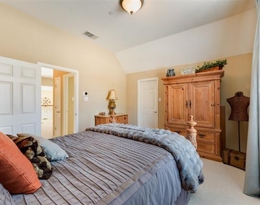 226 Venice Trail - Photo Thumbnail 16