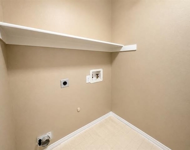 7700 Glenoaks Drive - Photo Thumbnail 19