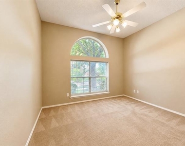 7700 Glenoaks Drive - Photo Thumbnail 18