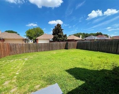 7700 Glenoaks Drive - Photo Thumbnail 20
