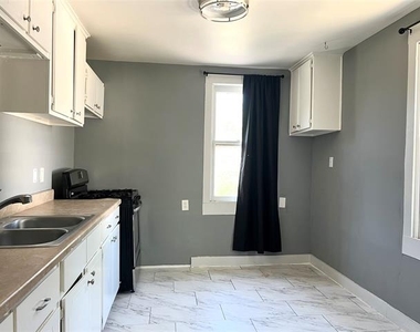1017 Vine Street - Photo Thumbnail 4