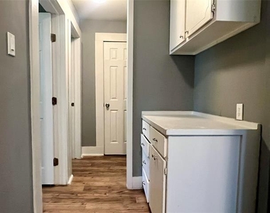 1017 Vine Street - Photo Thumbnail 14
