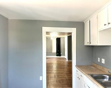 1017 Vine Street - Photo Thumbnail 7