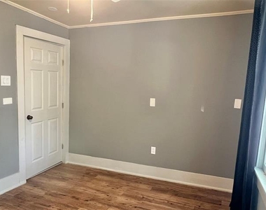 1017 Vine Street - Photo Thumbnail 12