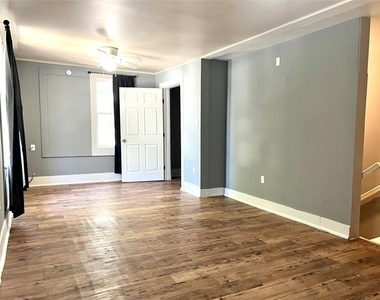1017 Vine Street - Photo Thumbnail 3