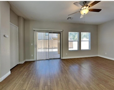 11226 W Garfield Street - Photo Thumbnail 2