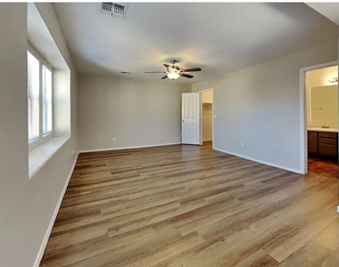 11226 W Garfield Street - Photo Thumbnail 8
