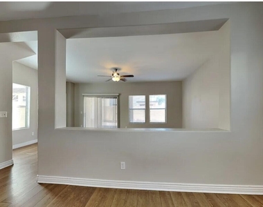 11226 W Garfield Street - Photo Thumbnail 4
