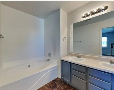11226 W Garfield Street - Photo Thumbnail 10
