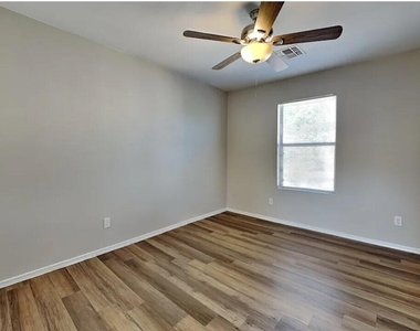11226 W Garfield Street - Photo Thumbnail 11