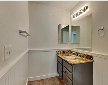 11226 W Garfield Street - Photo Thumbnail 15