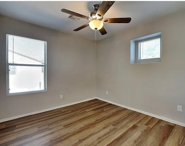 11226 W Garfield Street - Photo Thumbnail 13