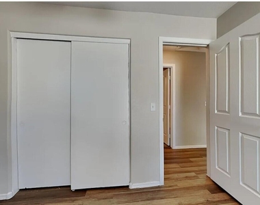 11226 W Garfield Street - Photo Thumbnail 14