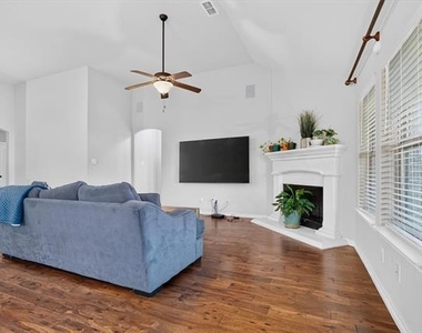 305 Acadia Lane - Photo Thumbnail 8