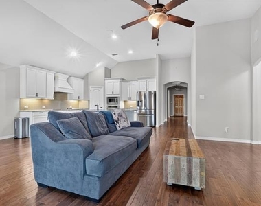305 Acadia Lane - Photo Thumbnail 7