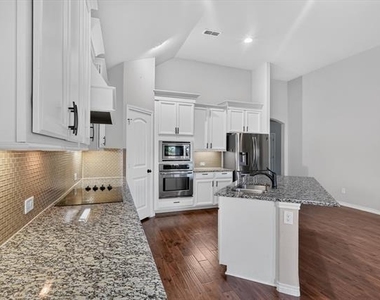 305 Acadia Lane - Photo Thumbnail 11