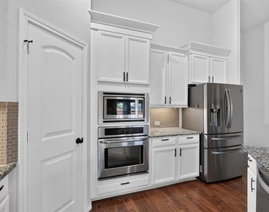 305 Acadia Lane - Photo Thumbnail 13