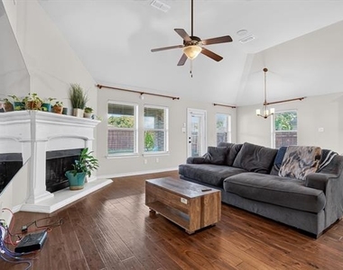 305 Acadia Lane - Photo Thumbnail 6