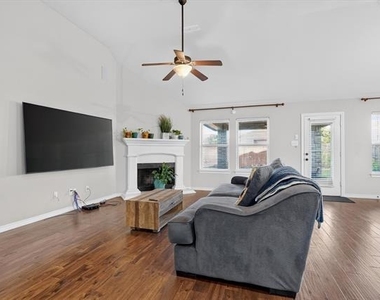 305 Acadia Lane - Photo Thumbnail 5