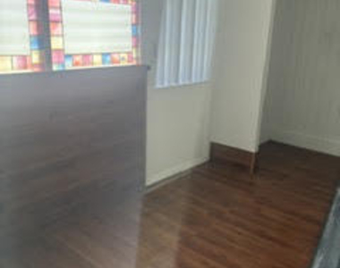 475 Glenwood Drive - Photo Thumbnail 10